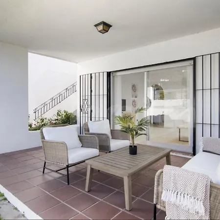 2 Bedroom Flat In Nueva Andalucia Daire *