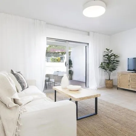 아파트 2 Bedroom Flat In Nueva Andalucia *