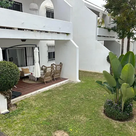 아파트 2 Bedroom Flat In Nueva Andalucia 마르베야