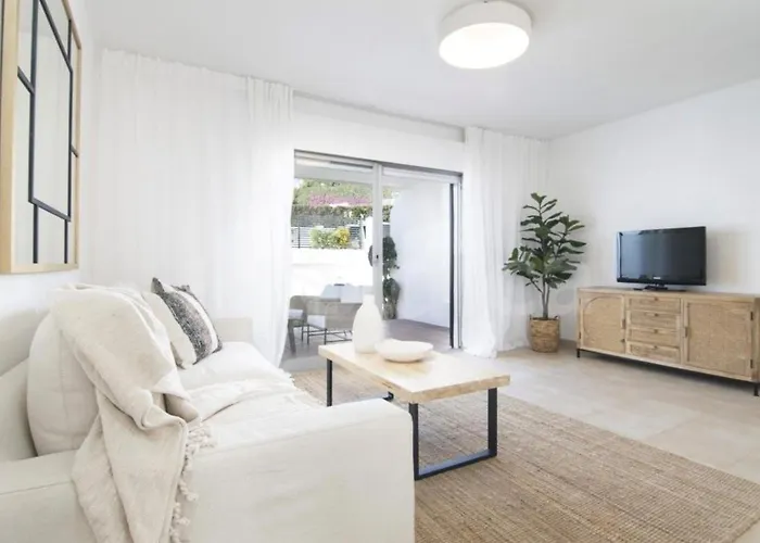 아파트 2 Bedroom Flat In Nueva Andalucia *