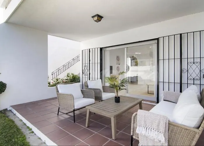 2 Bedroom Flat In Nueva Andalucia Апартаменты *